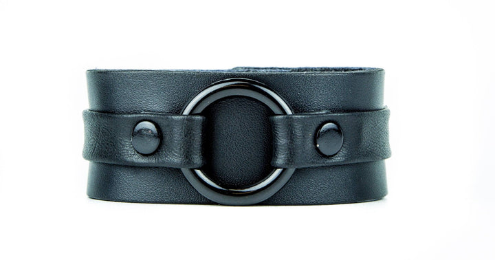 BLACK RING STRAP BRACELET: Black