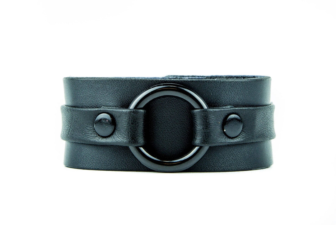 BLACK RING STRAP BRACELET: Black