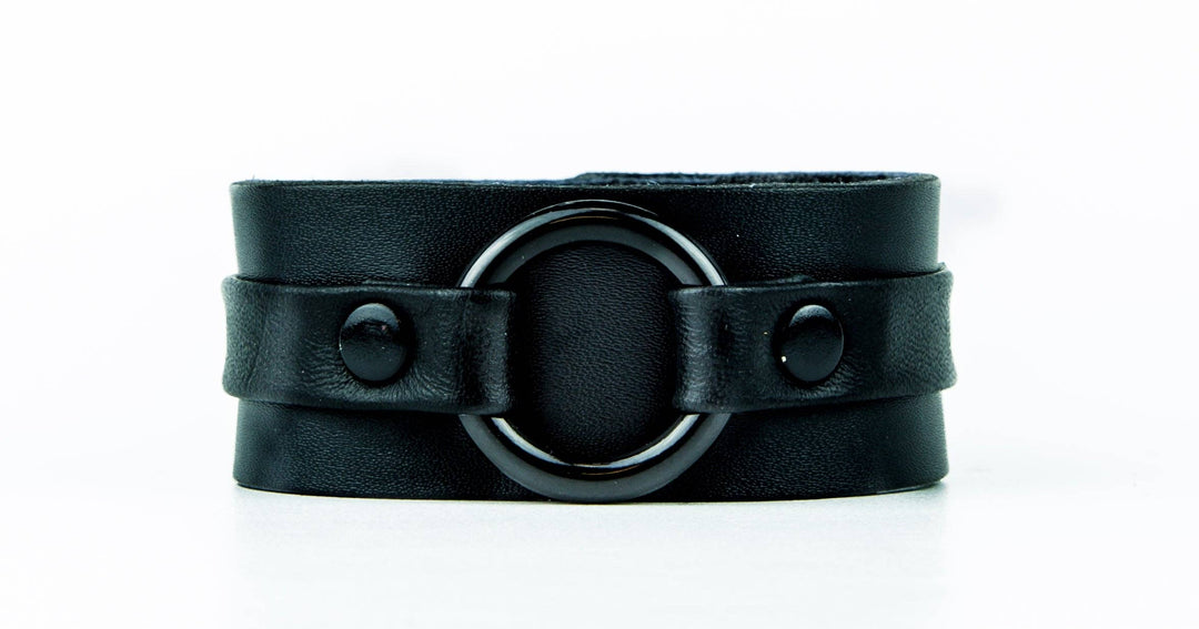 BLACK RING STRAP BRACELET: Black