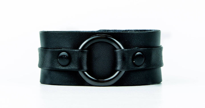 BLACK RING STRAP BRACELET: Black