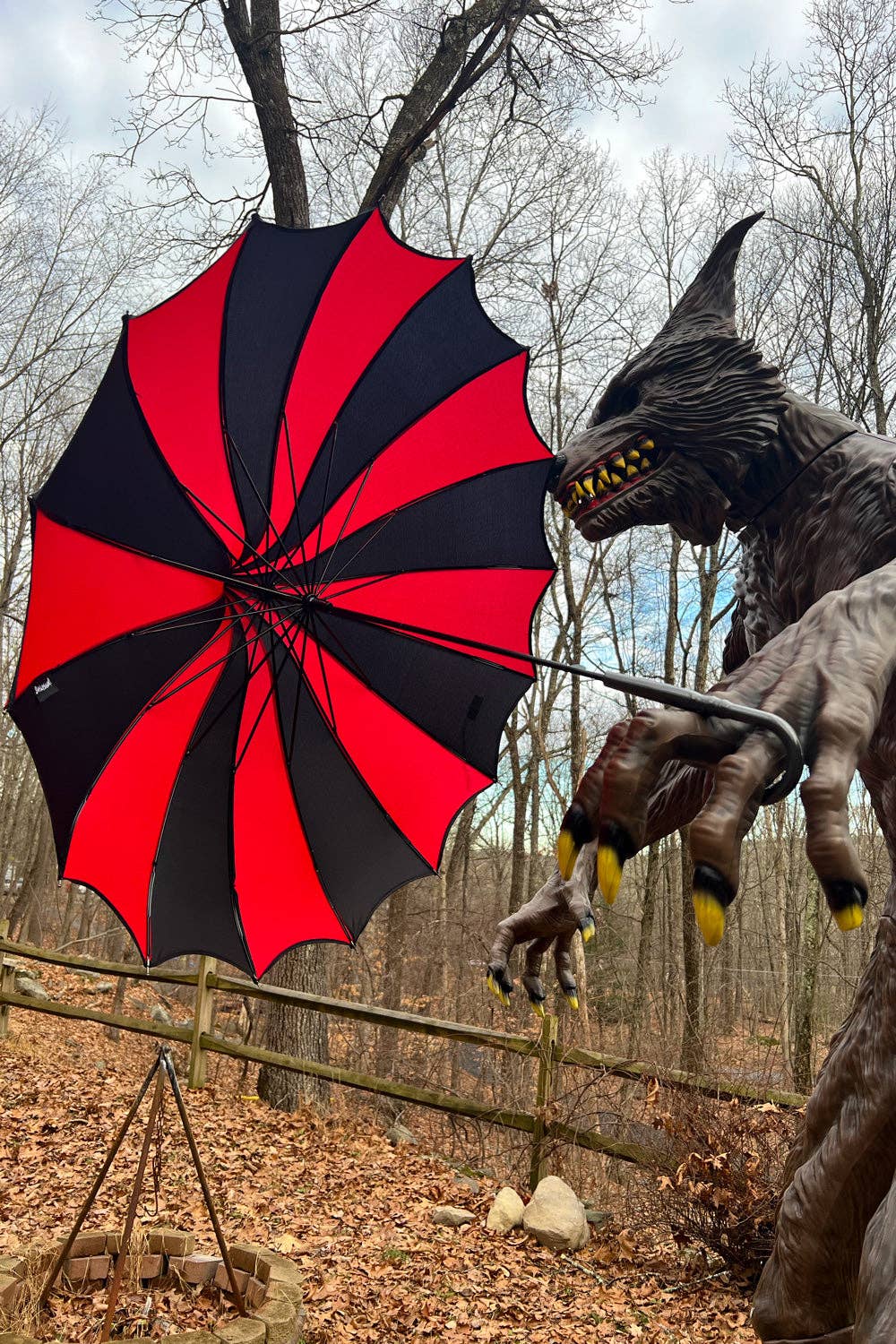 vampirefreaks - Batwing Pagoda Umbrella [BLACK/RED STRIPED]