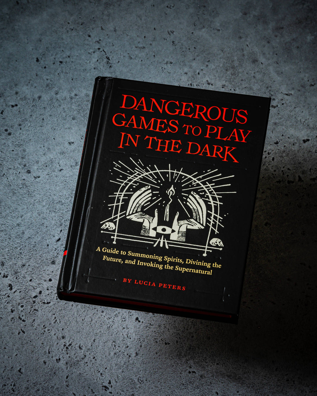Chronicle Books - Dangerous Games to Play in the Dark