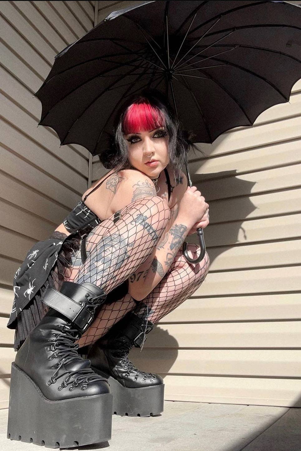 vampirefreaks - Batwing Pagoda Umbrella [MIDNIGHT BLACK]