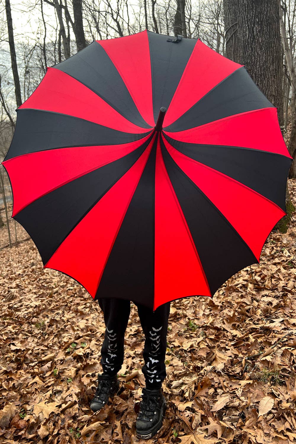 vampirefreaks - Batwing Pagoda Umbrella [BLACK/RED STRIPED]