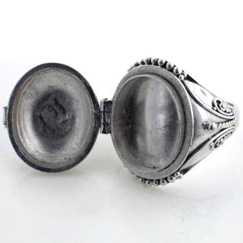 Silver Insanity - Gothic Oval Poison Box Ring Sterling Silver: Black Onyx