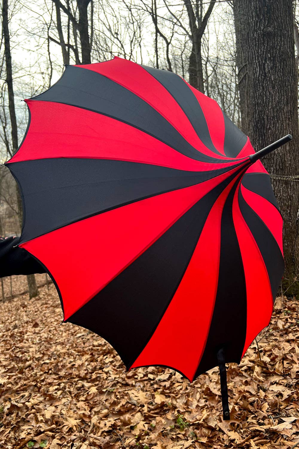 vampirefreaks - Batwing Pagoda Umbrella [BLACK/RED STRIPED]